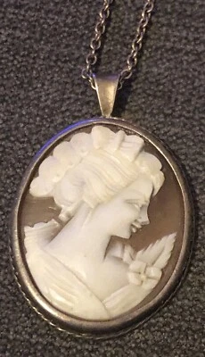 £19 • Buy Vintage Cameo Shell Pendant Necklace Set In Silver