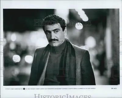 1984 Press Photo Warner Bros. Man City Outside Mustache Jacket Scarf - DFPG05335 • $19.99