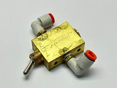 Clippard MJTV-4 Pneumatic Toggle Valve 5-Port 2-Position 1/8' NPT • $33.24