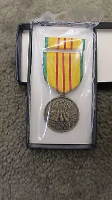 Us Vietnam Service Medal Nib W/ Ribbon Dated 1970 Full Size Original • $7.99