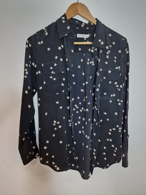 £35 • Buy Equipment Femme Size XS Signature Black Slim 100% Silk Star Print Shirt