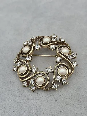 Vintage MONET  Pearl Wreath  Gold Tone Rhinestone Brooch F10 • $9.31