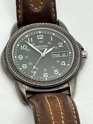 Seiko Vintage 7N43-6B20 Dark Green Dial Military Style Day Date Watch Works • $79.99