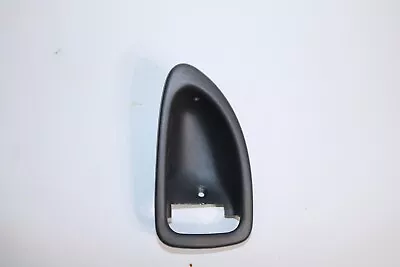 2000 Volvo V40 L4 1.9l Turbo Wagon Door Lever Handle Bezel Panel Rh Right Pass • $17.99