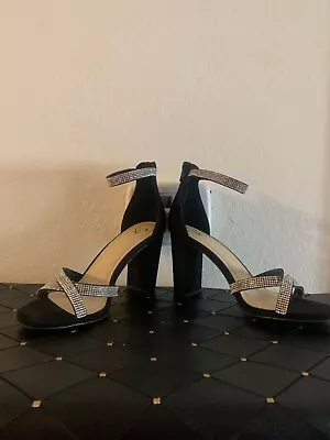  Women's Shoes Size 7  Block Heels Silver Faux Diamond Studs • £7.57