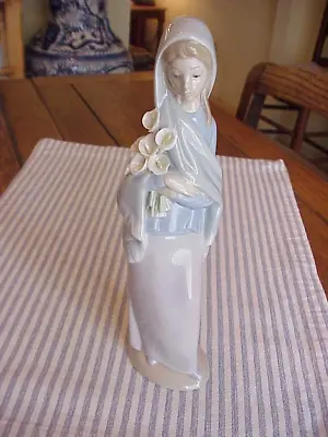 Lladro #4650 Porcelain Girl With Calla Lilies  Excellent Condition • $50