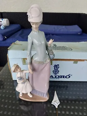 Lladro Mother Daughter Homecoming Lady Woman Holding Childs Hand Retired 14 Tall • $139