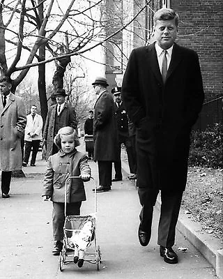 John F. Kennedy & Caroline In Georgetown November 1960 - 8x10 Photo (bb-816) • $8.87