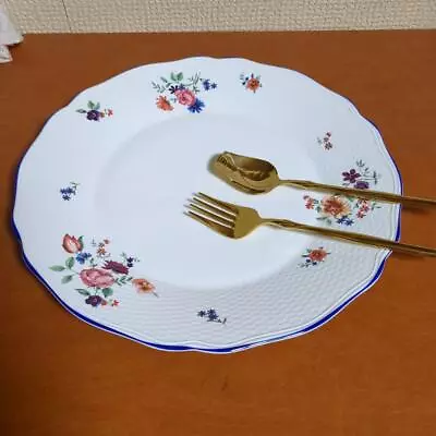 Set Of 5 Wedgwood Taffeta Flower Plates 27Cm And Cutlery • $677.01