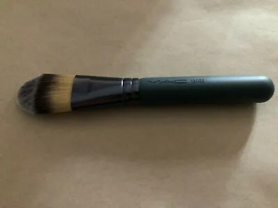 MAC 190SE Foundation Brush ~Travel Size ~ • $11.08