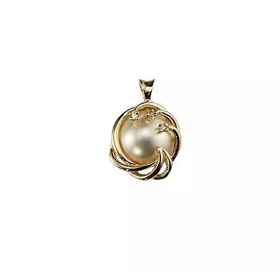 14 Karat Yellow Gold Mabe Pearl And Diamond Pendant #16727 • $295