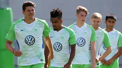 £40 • Buy Wolfsburg (Germany) Home Football Shirt 