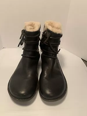 UGG Australian Women's Caspia Boots Black Leather S/N 1932. Sz 7 Great Condition • $30