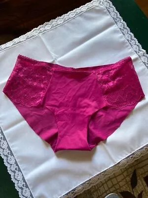 NWT Victoria's Secret No-Show Lace Hiphugger Panty Size S - Fuchsia • $10.50