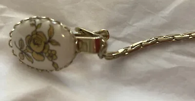 Vintage Gold Tone Oval White With Gold Tone Flower Sweater Dress Scarf Clip • $9