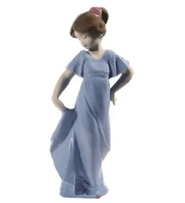 Nao Porcelain By Lladro Figurine How Pretty Special Edition Was £55 Now £49.50 • £49.50
