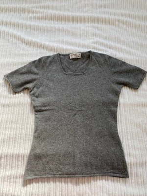$40 • Buy Vintage (1950s?) Womens Scoop Neck Cashmere Sweater