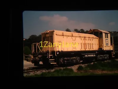 14002 VINTAGE Train Engine Photo 35mm Slide GOLDKIST 795 NW2 WACO GA MAR 29 2004 • $9.07