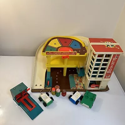 Vintage 1970s Fisher Price Little People Parking Garage 930 W/Lift Cars People • $79.99