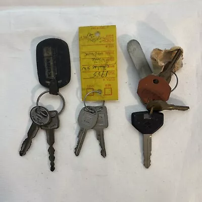 Vintage Set Of Mostly Automotive Keys Lot Of 7 GM General Motors Ford Chrysler • $18.95