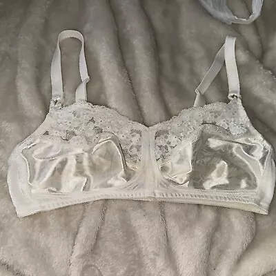 Vintage Vanity Fair Second Skin Floral Print  Lace Trim Bra USA Size 36C White • $24.99