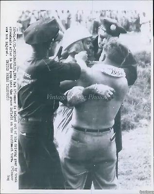 1954 Pat Oconner Indianapolis In Race Car Driver Gear Taken Off Wirephoto 7X9 • $9.99