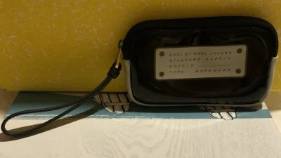 $64 • Buy A Very Cool Beautiful Marc By Marc Jacobs Patent Leather Wristlet Wallet