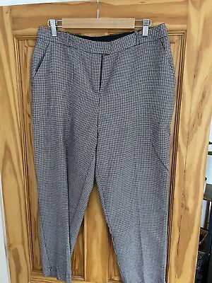 Checked Cropped Trousers • £10