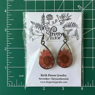 Red Chrysanthemum Flower Brass Tone Teardrop Hook Dangle Earrings NWT • $12.99