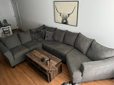 $700 • Buy Eltmann 3-Piece Sectional Couch With Cuddler (READ DESCRIPTION PLEASE)