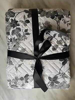 Cotton Bedspread / Quilted Design/ Black And White Floral KINGSIZE • £25