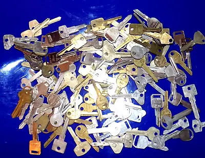 $24 • Buy Lot Of Two Pounds Vintage Auto, Padlock And House Key Blanks