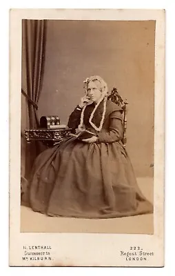 ANTIQUE CDV CIRCA 1880s MR. KILBURN OLD LADY READING BOOK LONDON ENGLAND • $12.99