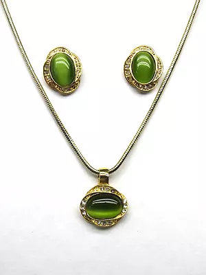 Vtg Signed ROMAN Gold Tone Green Cabochon Stone Necklace Earrings Matching Set • $29.99
