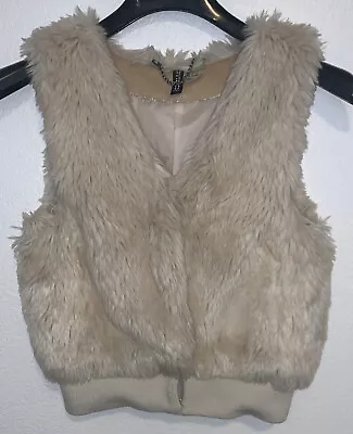 HM Divided Faux Fur Beige Vest Size 8 • $7.99