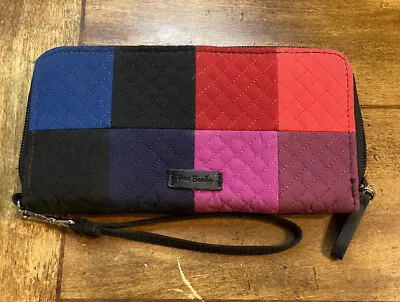 Vera Bradley Winter Patchwork  Accordion Wristlet Wallet H143 • $14.99