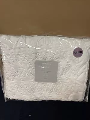 INUP HOME CHIC FINE LINENS Queen SZ 92x96 White RUFFLED END BLANKET COVERLET NWT • $95