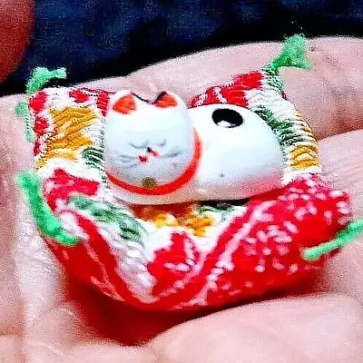 1+  Miniature Japan White Lucky Cat Dollhouse Ceramic Figurine On Cushion Paint • $5.99