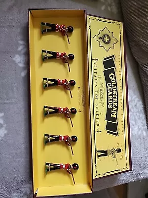 W Britain's Metal Toy Soldiers - Coldstream Guards - 8800 - 6 Figures With Rifle • £18