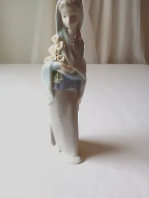 Lladro Girl Standing Holding Calla Lilies Damaged See Pictures Grey Blue 9 Inch • $20