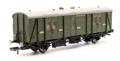 Hornby 'oo' Gauge R4301b Sr Maunsell Passenger Brake 721 'van C' • £24.50