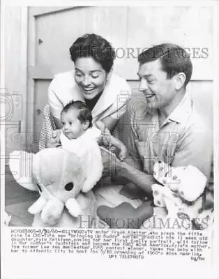 1960 Press Photo Actor Frank Aletter Wife Lee Ann Meriwther & Daughter Kyle • $9.99