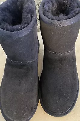 Minnetonka Women's Blue Sheepskin Ankle Boots Size 7 • $20