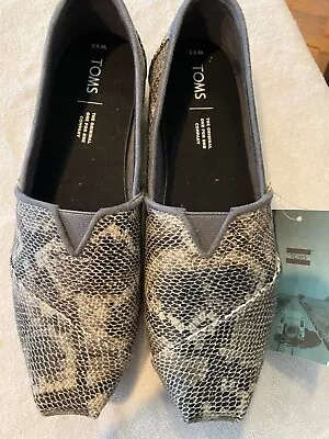 Toms Women's Size 9.5 Snake Skin Olive Green Pattern • $20