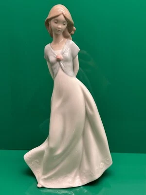 £16.50 • Buy Nao Lladro Truly In Love, Young Girl Figurine Holding Ballet Shoes, No. 1450