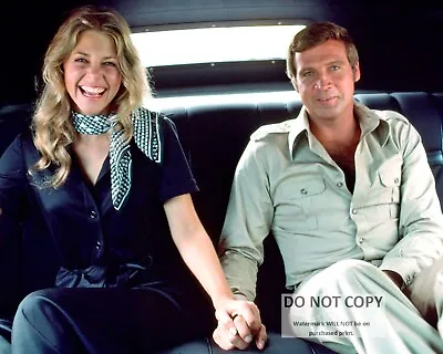 Lee Majors & Lindsay Wagner In  The Six Million Dollar Man   8x10 Photo (op-136) • $8.87