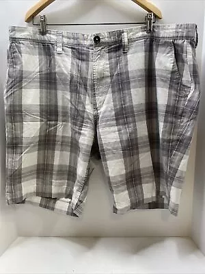 J.Ferrar Men's Gray/White/Checkered Shorts Size 42X 10 • $17