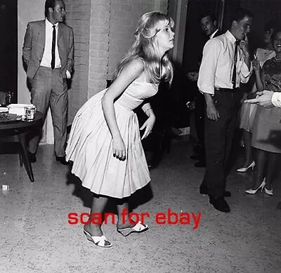 Hayley Mills - Exclusive PHOTO 8x10 Rare FOTO 946 • $11.99