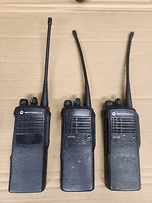 MOTOROLA HT750  TWO WAY RADIO RADIO UHF 403-470 MHz   AAH25RDC9AA2AN PARTS ONLY! • $159