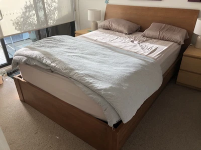 $1 • Buy Snooze Queen Size Bed Frame With Gas Lift Storage (no Mattress)